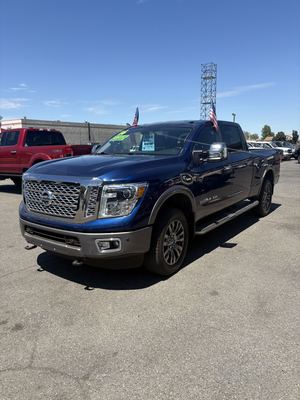 2016 Nissan Titan XD Platinum Reserve photo 1
