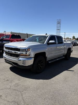 2016 Chevrolet Silverado 1500 LT Crew Cab photo 1